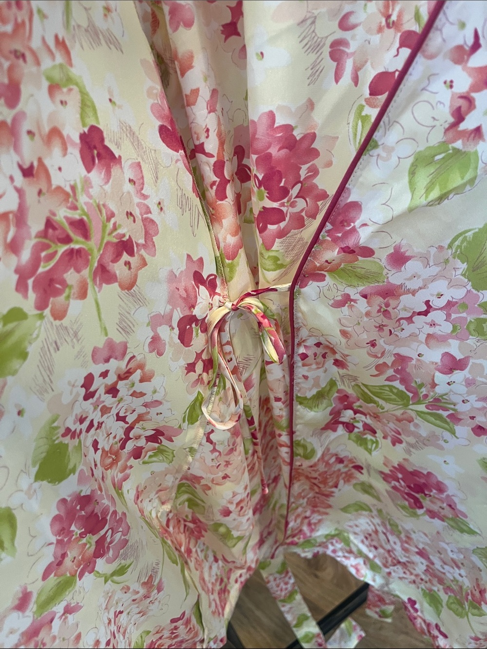 Oscar de la Renta Floral Wrap Robe - Picture 6 of 6